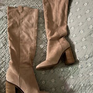 Elegant Tan Heeled Boots